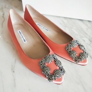 NIB Manolo Blahnik Hangisi satin flats